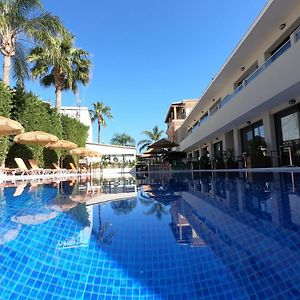 Paradise Bar Apartments